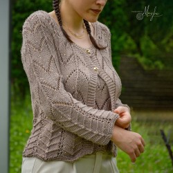 Cardigan in filato Aurora viscosa naturale con paillettes - dettaglio manica e texture lavorata a mano