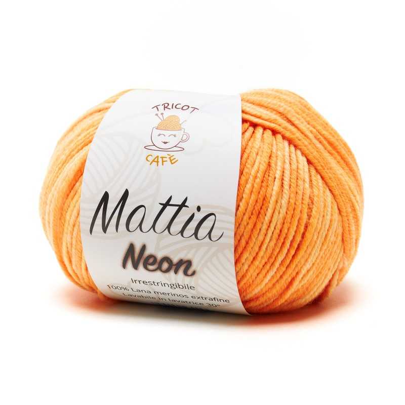 Gomitolo di lana merinos extrafine arancio neon Mattia Neon del marchio Tricot Café Gomitolo di lana merinos extrafine arancio neon Mattia Neon del marchio Tricot Café
