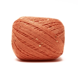 Filato Aurora viscosa naturale - Arancio con paillettes, gomitolo visto di lato
