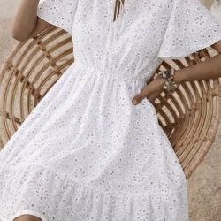 Abito estivo realizzato con tessuto sangallo cotone bianco ricamo floreale – esempio confezione abito romantico
